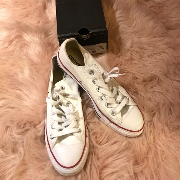 Converse Shoes - White Woman’s Low top Converse